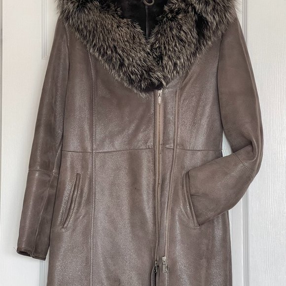 Hooded sheepskin coat with lush silver fox fur trim - Picture 8 of 13